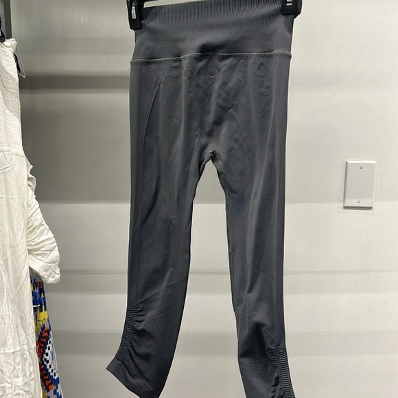 Like new gray cropped lululemon leggings - Picture 2 of 3